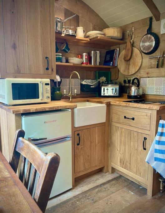 The Walnut Wagon In The Heart Of Mells. Apartment Frome Exterior photo