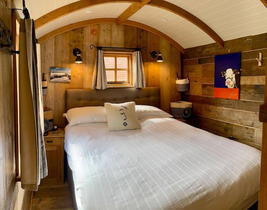 The Walnut Wagon In The Heart Of Mells. Apartment Frome Exterior photo